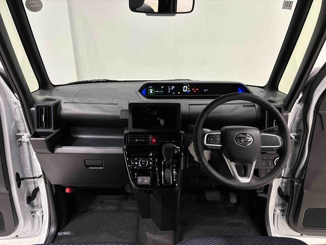 360°UV＆IRカット機能ガラス採用。見易い計器類と運転し易いレイアウトのドライビングポジションは、極細Aピラーの採用で視角も少なく前方＆左右の見切りが良く安心して運転できます。