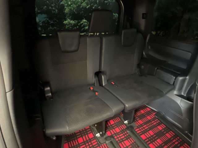 3列目シートはもちろん状態良好☆大人でもゆったりと座って頂けますので、大人数でのお出かけもラクラクです♪ご家族で、気の知れた仲間で、ドライブに行くのが楽しみですね♪