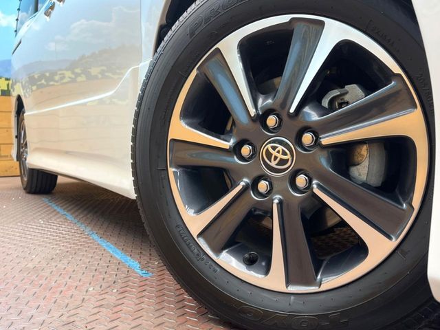 【純正16インチアルミホイール】外観にマッチした純正アルミホイールを装着しております。各種社外アルミホイールや、スタッドレスタイヤも取扱いしております。是非ご相談ください♪