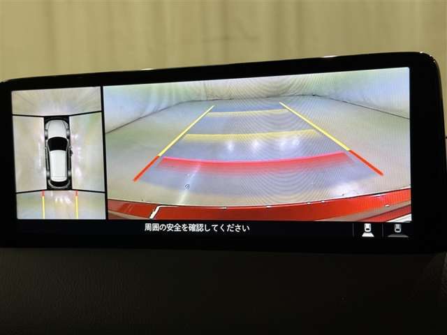 バックモニターも装備しております。バックギアに入れるとナビ画面に車の後方が映し出されます。これで後方確認も安心！