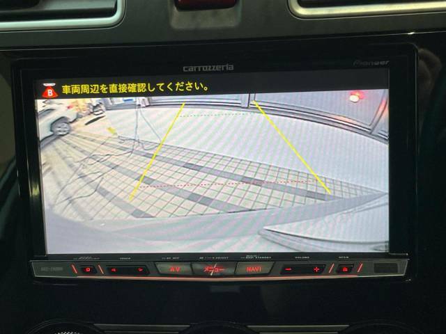 【バックカメラ】駐車時に後方がリアルタイム映像で確認できます。大型商業施設や立体駐車場での駐車時や、夜間のバック時に大活躍！運転スキルに関わらず、今や必須となった装備のひとつです！