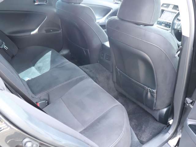 整備工場完備！！アフターの事もお任せ安心！！お車のすべてをお任せ下さい！二級整備士2人います！！