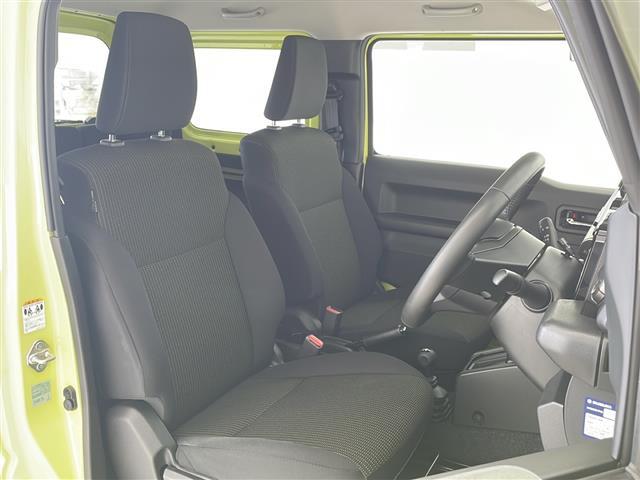 【運転席】座り心地が良いシートなので長時間の運転でも快適にお過ごしいただけます。新品のフロアマットのご注文も可能です。掲載箇所以外にご希望の写真がございましたらお気軽にお問い合わせ下さい。