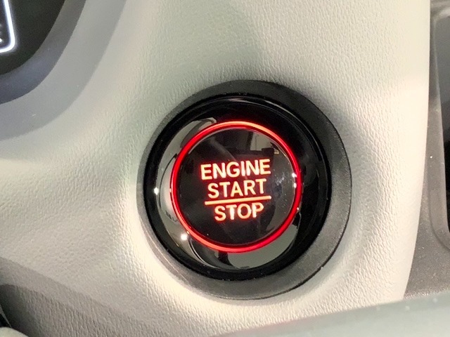 ワンプッシュでエンジンのスタート、ストップが出来て便利です。