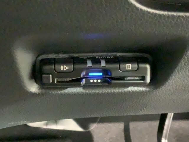 いまや快適なカーライフに欠かせないETCが付いています。