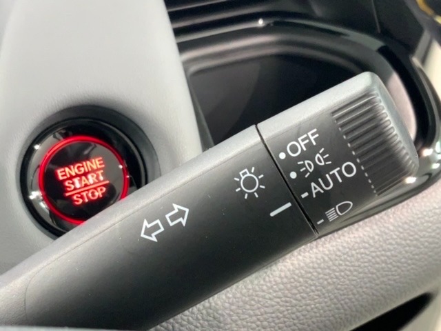 便利なオートライト付です。