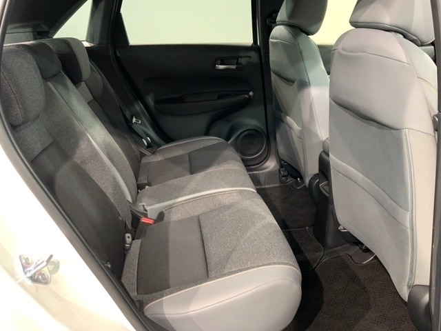 ゆったり座れるリヤシート！足元が広々としていて、乗り心地も良いです！