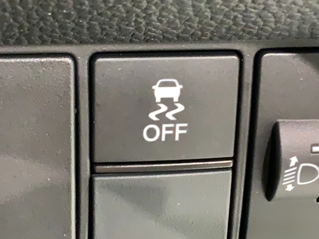 横滑り防止装置がついています。いざという時に安心ですね。