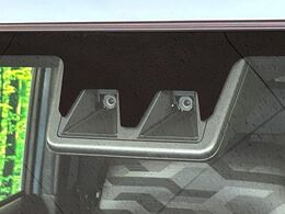 【スマートアシスト】走行中に前方の車両等を認識し、衝突しそうな時は警報とブレーキで衝突回避と被害軽減をアシスト。より安全にドライブをお楽しみいただけます。