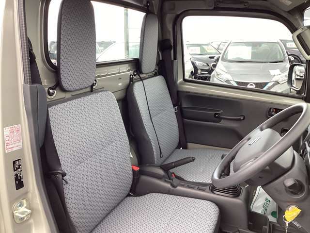 それぞれの分野のプロがお車の悩みや疑問に親身になって対応させていただきます。
