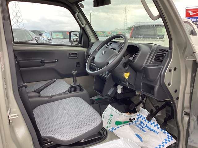 それぞれの分野のプロがお車の悩みや疑問に親身になって対応させていただきます。