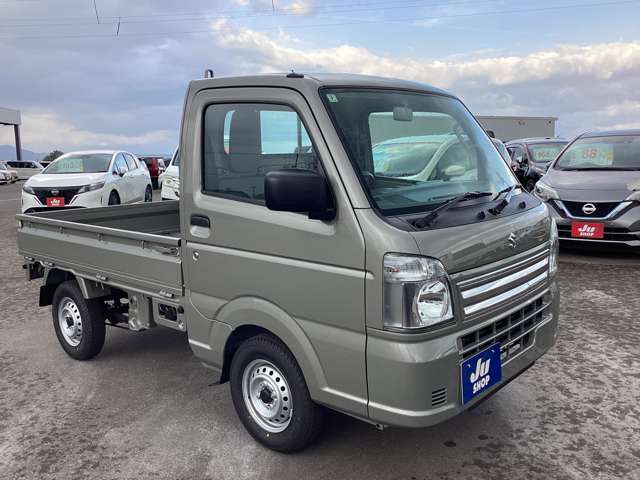 鶴田自動車は笑顔で働ける職場作りに常日頃から励んでいます。元気で笑顔あふれるスタッフが親切丁寧に対応できるお店作りを目指し車検、新車中古車販売、鈑金塗装、自動車保険、を行っております。