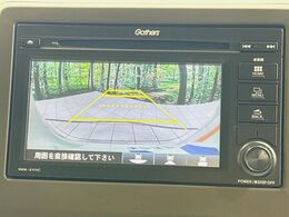 【バックカメラ】駐車時に後方がリアルタイム映像で確認できます。大型商業施設や立体駐車場での駐車時や、夜間のバック時に大活躍！運転スキルに関わらず、今や必須となった装備のひとつです！