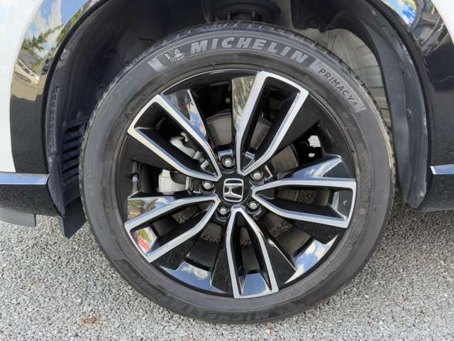 純正ターボ車用のスタイリッシュなアルミホイール