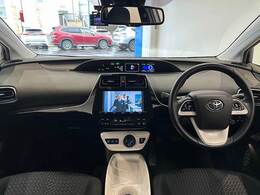 コックピット。車内もキレイで嫌な臭いもありません！ご納車後の臭いが付きにくくなる「空気触媒コーティング」もあります。