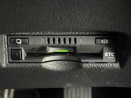 【ビルトインETC】で高速道路もスムーズに乗り降り可能で、ご納車直後からの遠距離ドライブも可能です。