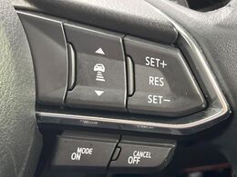 【マツダ・レーダークルーズコントロール】高速道路での長距離走行が楽に！自動で速度を保つクルーズコントロールが、衝突軽減システムと連携し、前方の車両を感知して車間を保つように速度調節してくれます！！