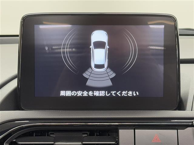 【パーキングセンサーシステム】障害物に近づくと、距離に応じて段階的にアラーム音が鳴動。低速での衝突や、うっかりしていた時の「あっ！」を回避しやすくなります。