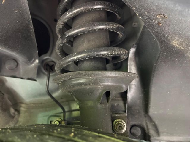 お車を安心してお乗りいただく為には、足回りの定期点検が欠かせません。サービスサポート（有償保証）では無料点検もご提供しており、安心のカーライフをお過ごしいただけるサポート体制が整っています。
