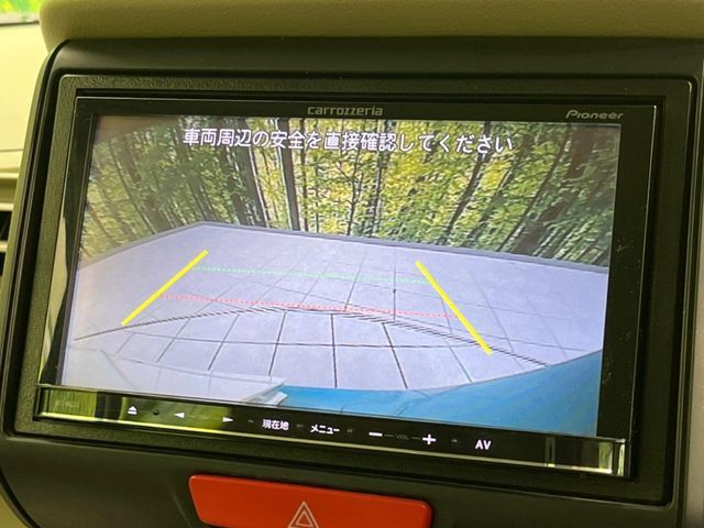 【バックカメラ】駐車時に後方がリアルタイム映像で確認できます。大型商業施設や立体駐車場での駐車時や、夜間のバック時に大活躍！運転スキルに関わらず、今や必須となった装備のひとつです！