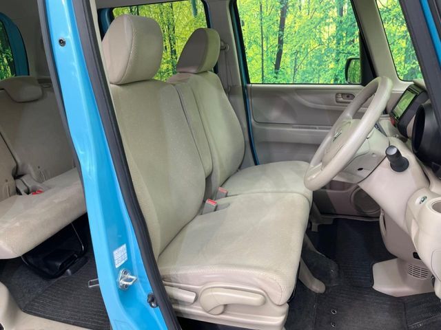 運転席シート廻りは使用感も少なく、良好な状態となっています。丁寧に使われていたことがよくわかりますね。