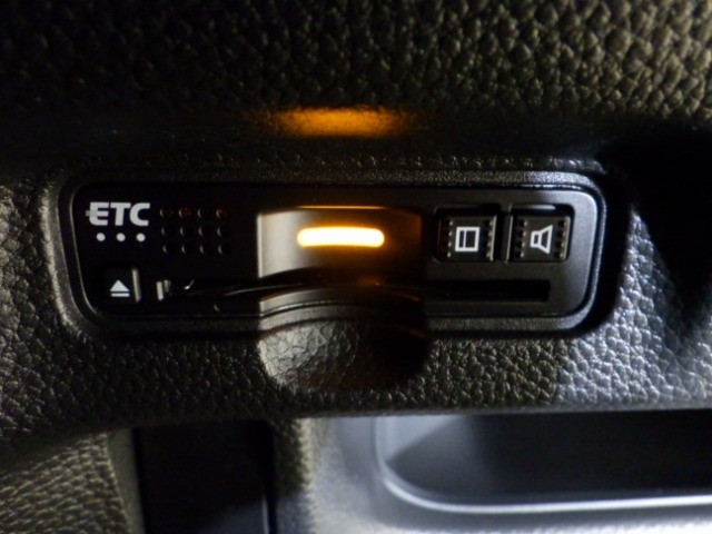 ETC付！高速道路の料金所はキャッシュレスで通過です！サービスエリア等にあるスマートインターの出入りも利用可能でとっても便利☆ご納車後すぐにお使い頂けるようセットアップしてのお渡しとなります。