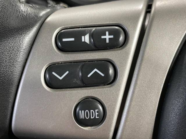 【ステアリングスイッチ】運転中、前方から目線をそらすことなく、オーディオ等の操作が可能な便利機能！安心＆快適なドライブを演出してくれます♪