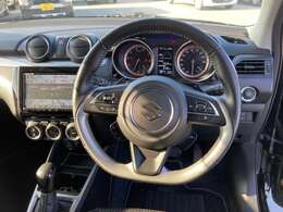 ステアリングも本革ステアリングなのでフィット感があり運転もしやすいですよ！