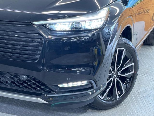 【LEDヘッドライト】悪天候や夜間走行時も良好な視界を確保し安心して運転できる高輝度LEDヘッドライトを装備！点灯速度が早く、消費電力も抑えられています。