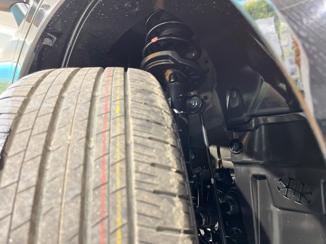 お車を安心してお乗りいただく為には、足回りの定期点検が欠かせません。サービスサポート（有償保証）では無料点検もご提供しており、安心のカーライフをお過ごしいただけるサポート体制が整っています。