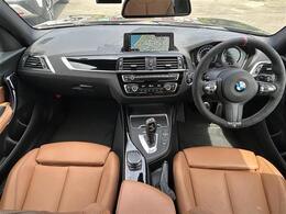 【　コクピット　】広々としていて快適なドライブがお楽しみいただけます。