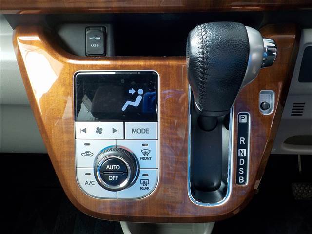 4WD☆ターボ☆純正8型ナビフルセグTV☆Bモニター☆ETC☆ウッド調パネル☆LEDヘッドライト☆LEDフォグ☆LEDテール☆リアパーキングセンサー☆スマートアシストII☆アイドリングストップ☆禁煙車