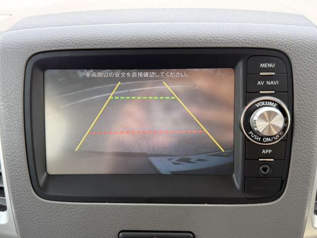【バックカメラ】駐車が苦手な方でも安心してお乗りいただけます。リバース連動で画面が切り替わるのでとっても便利です。