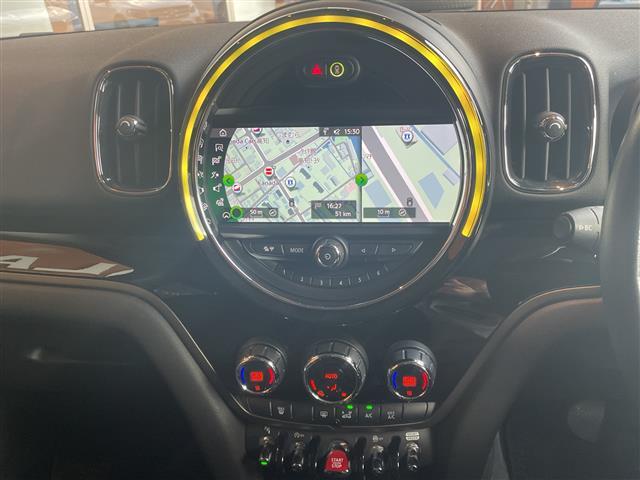 【運転席操作部】『運転席周辺の装備』の画像になります。快適なドライブを楽しむための機能が装備されています！運転席から触れるので使いやすいです！