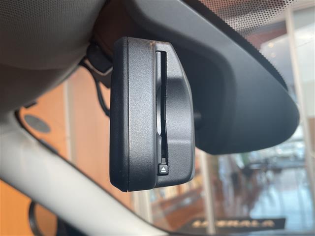 【バックミラー】『バックミラー周辺』の画像になります。写真の内容に関してご不明点、ご質問等がございましたらお気軽にガリバー店舗までお問い合わせください。