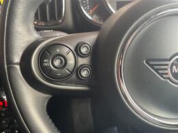 【運転席操作部】『運転席周辺の装備』の画像になります。快適なドライブを楽しむための機能が装備されています！運転席から触れるので使いやすいです！