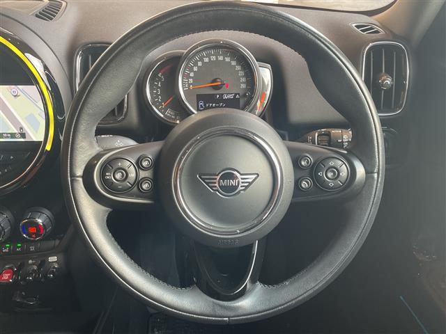 【ハンドル】『ハンドル/ステアリング』の画像になります。写真の内容に関してご不明点、ご質問等がございましたらお気軽にガリバー店舗までお問い合わせください。