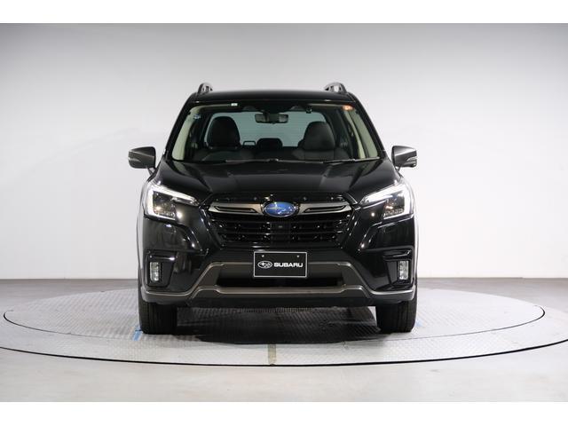 フロントカメラ装備。全車速追従機能付クルーズコントロール。高速道路や自動車専用道路で0km/h?約120km/hの幅広い車速域で先行車に追従します。