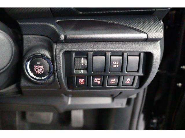 キーレスアクセス＆プッシュスタート。アクセスキーを携帯して運転席か助手席のドアハンドルの内側に触れるだけで開錠 ドアハンドルのセンサーに触れて施錠