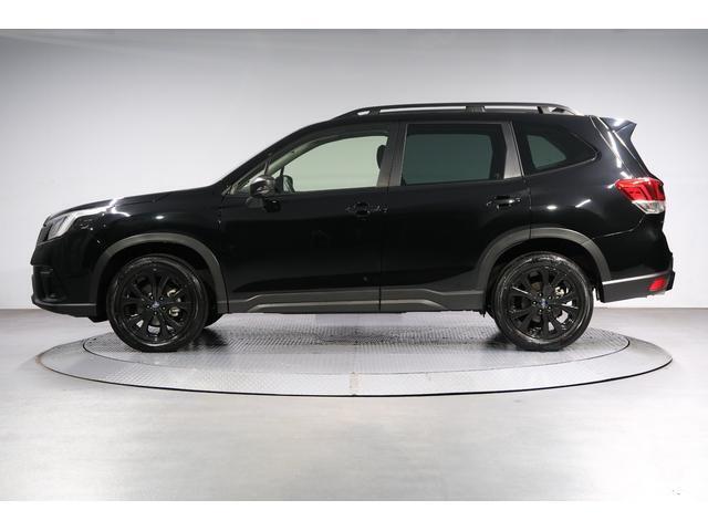 サイドカメラ装備。スバルリヤビークルディテクション。車体後部に内蔵されたセンサーによって 自車の後側方から接近する車両を検知します