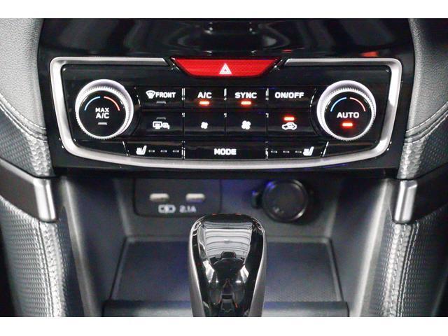 左右独立温度調整機能付フルオートエアコン。乗る人それぞれの体温や温感の違いに合わせて 運転席 助手席で別々の温度設定が可能です