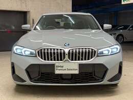 【キドニーグリル】BMWは約90年もの間、ほぼ全ての車両にひと目でBMWだと分かるこの特徴的なフロントグリルが備えられ、デザイン・アイコンとして親しまれてきました。