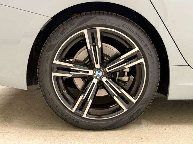 【BMWアロイホイル】軽量かつ強度に拘ったアロイホイル。走行性能ポテンシャルを引き出す設計。車の足元を引き締めてくれる大きなポイントはアロイホイルです。