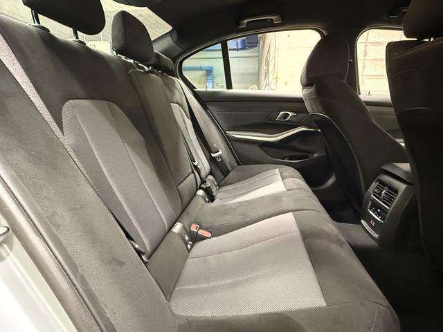 【エアバック】BMWのエアバックやその他の安全装備は、互いに補完しあう事で徹底した安全性を貫きます。万一の事故の際にそれぞれ最適な保護を提供してくれます！