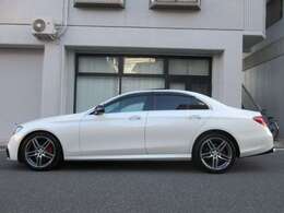 ボディカラーは、オプションカラーのダイヤモンドホワイト