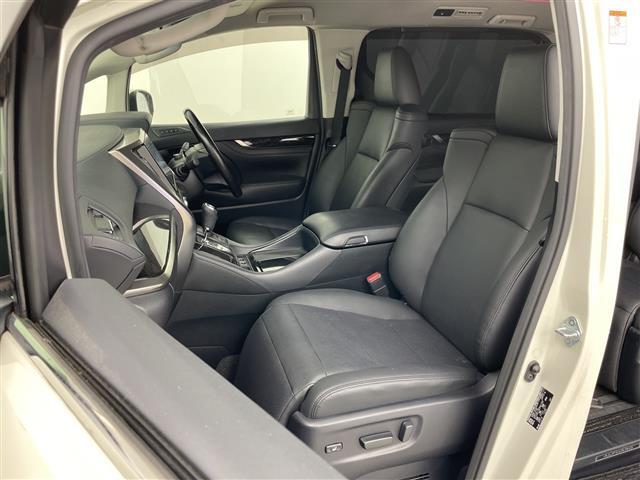 【助手席】きれいな助手席なので家族や友だちに乗ってもらっても安心です！新品のフロアマットのご注文も可能です。掲載箇所以外にご希望の写真がございましたらお気軽にお問い合わせ下さい。