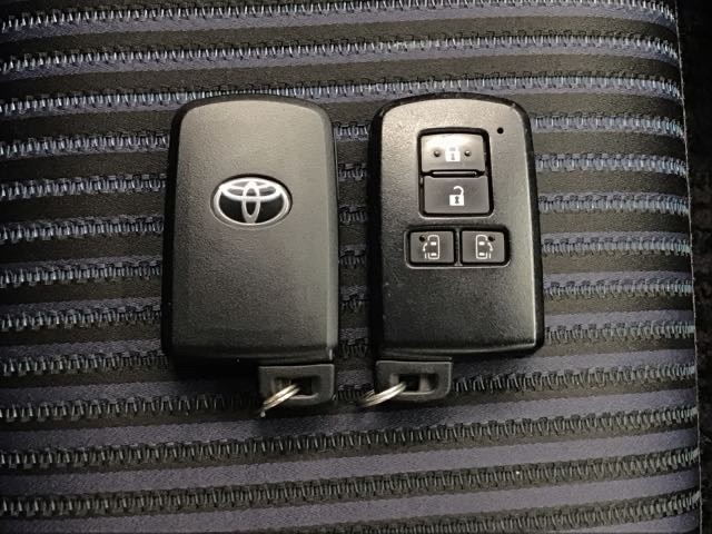 スマートキーです！ドアの施錠・解錠・エンジンの始動がスムーズで大変便利です！