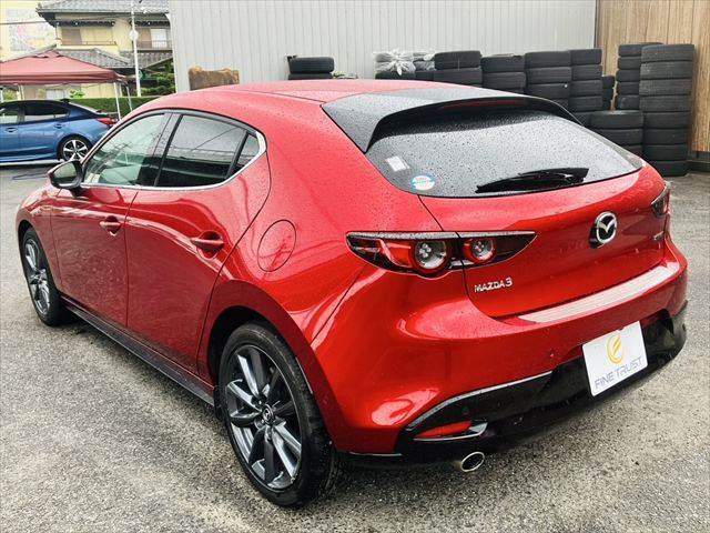 店舗敷地内に駐車スペースもございます。お車でのご来場をお考えの方はご安心ください♪