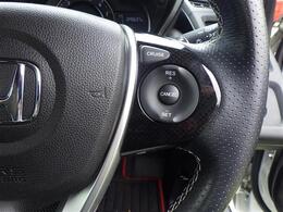 【ハンドル】軽い力で扱いやすいハンドルです。目立つ傷やスレなどなく綺麗な状態です！除菌プランいれていただくとさらに快適に！清潔なお車はお子様にも安心ですね！