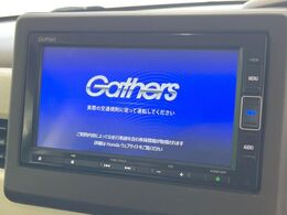 【純正ナビ】人気の純正ナビを装備しております。ナビの使いやすさはもちろん、オーディオ機能も充実！キャンプや旅行はもちろん、通勤や買い物など普段のドライブも楽しくなるはず♪